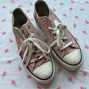 Converse Chuck Taylor High Tops Floral size 8.5 USED but cheep